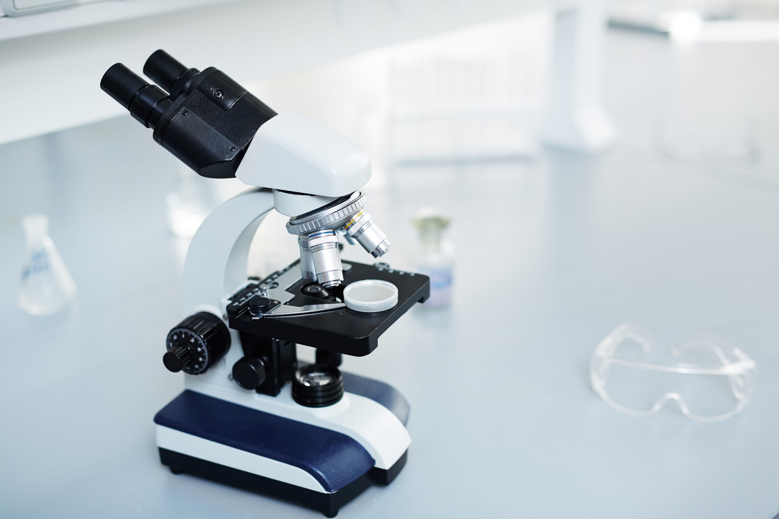 ¿Cómo eliminar los hongos de nuestros microscopios?