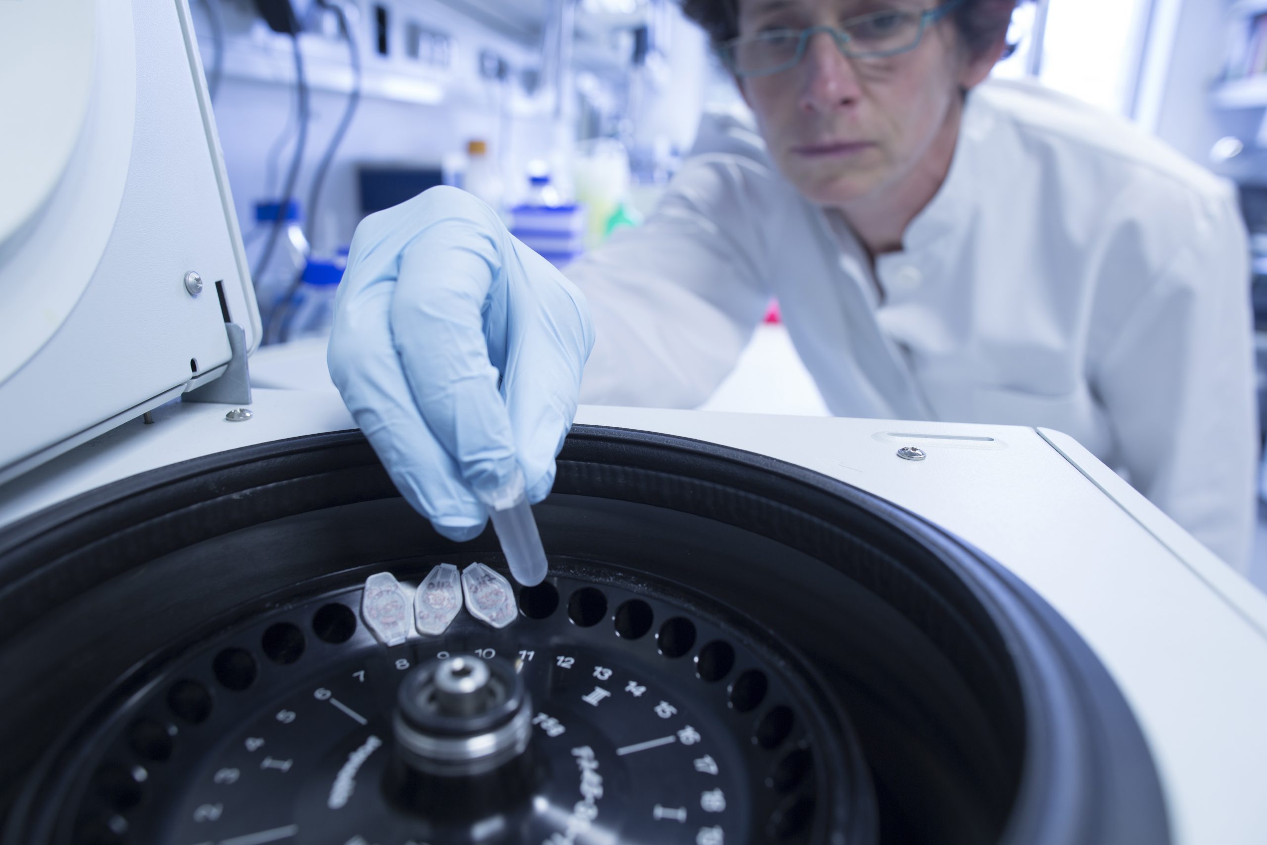 ¿Qué es una centrífuga clínica?