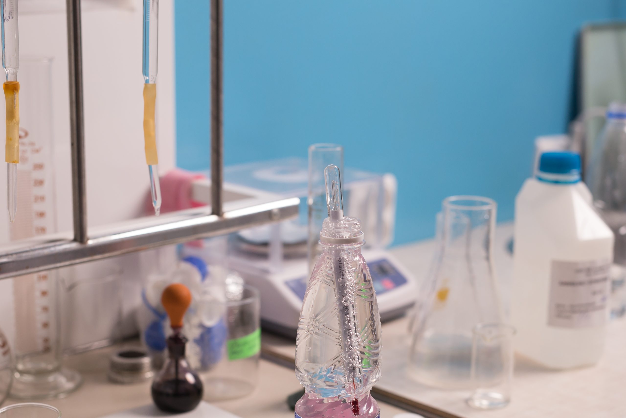 ¿Cuales son los diferentes sistemas de purificación de agua de un laboratorio?