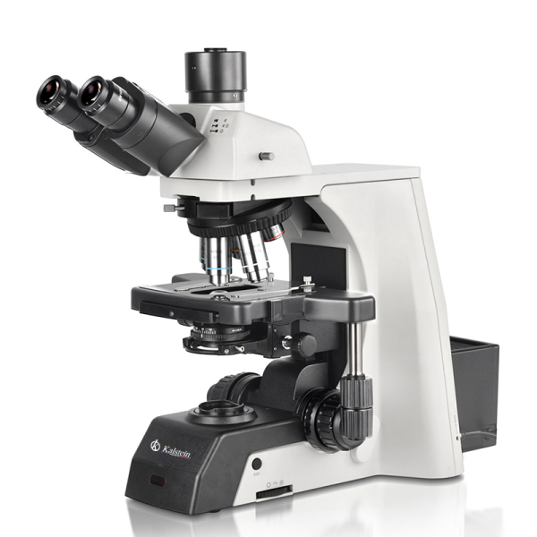 ¿Cuáles son las direcciones principales en el avance tecnológico de los microscopios ópticos?